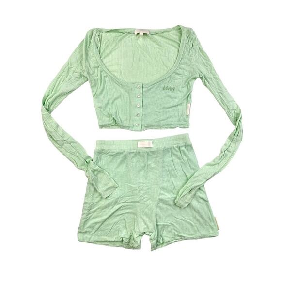 My Mum Made It - Scoop Neck Long Sleeve Baby Crop Top & Matching Shorts - Picture 1 of 2